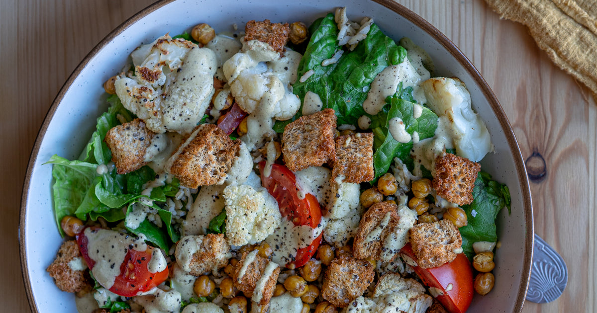 CAULIFLOWER & CHICKPEA CAESAR SALAD – Vivo Life EU