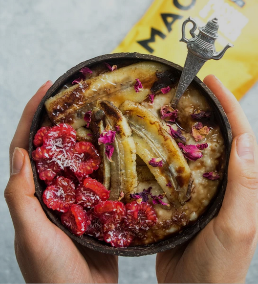 Creamy Maca Oatmeal with Caramelised Bananas – Vivo Life EU
